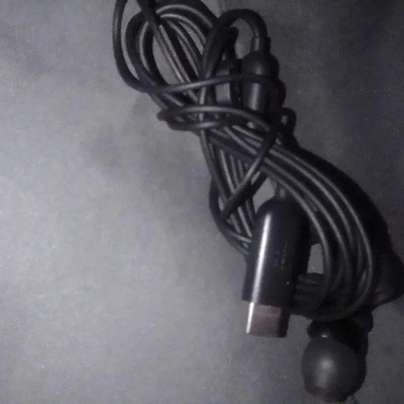 Skull candy wired earbuds w/C cord - Picture 7 of 7